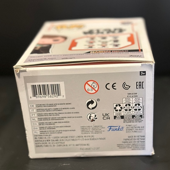 Funko Pop! feat Luke Skywalker with Grogu #482 from Star Wars: The Mandalorian - Picture 4 of 5